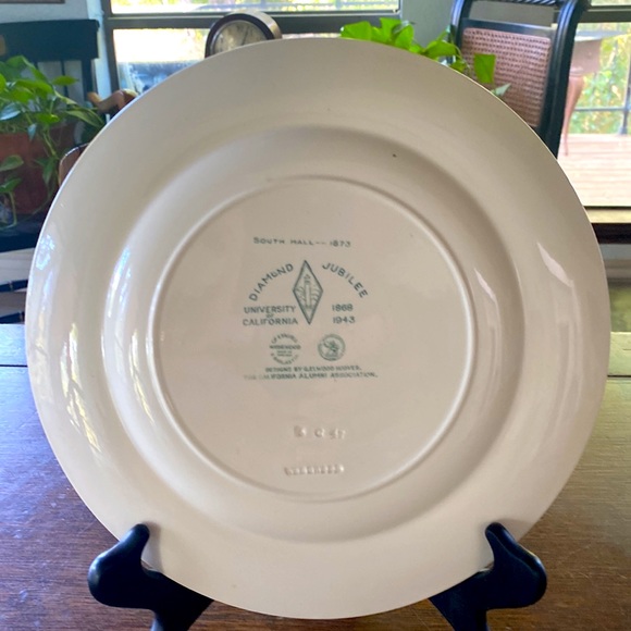 3 Wedgwood Diamond Jubilee University of California 1868-1943 Dinner Plates - Picture 4 of 13